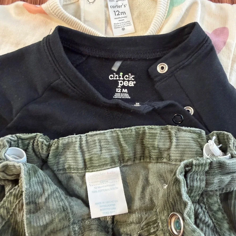 Lot of 4 pc Baby 12M Bundle Winter Christmas Bodysuits Sweatshirts Camo‎ Pants